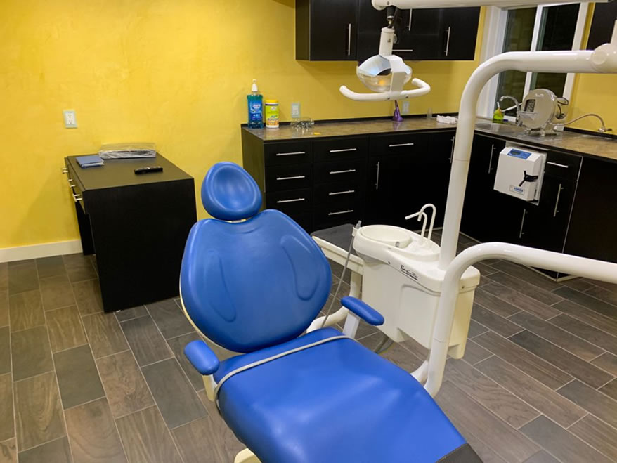Consultorio dental moderno con tecnología de vanguardia